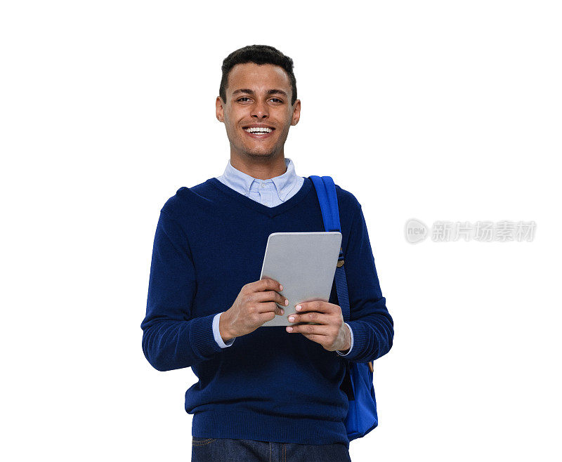 z一代男性穿着牛仔裤站在白色背景前，使用着平板电脑