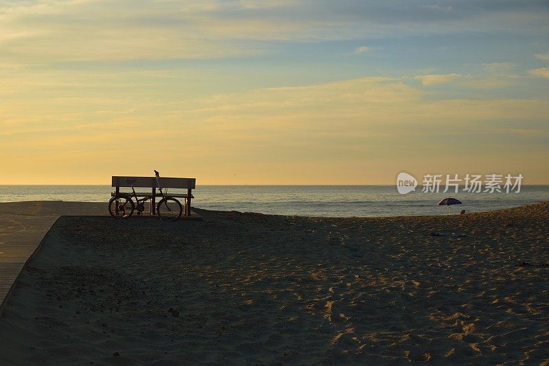 海边日出宁静