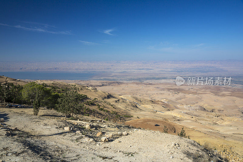 蜿蜒的道路和美丽的沙漠景观，尼博约旦山