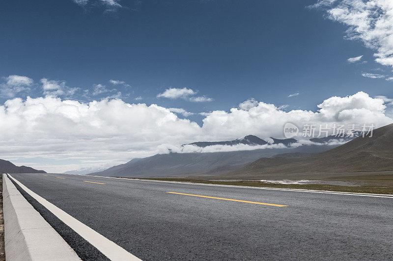 高原上美丽的道路