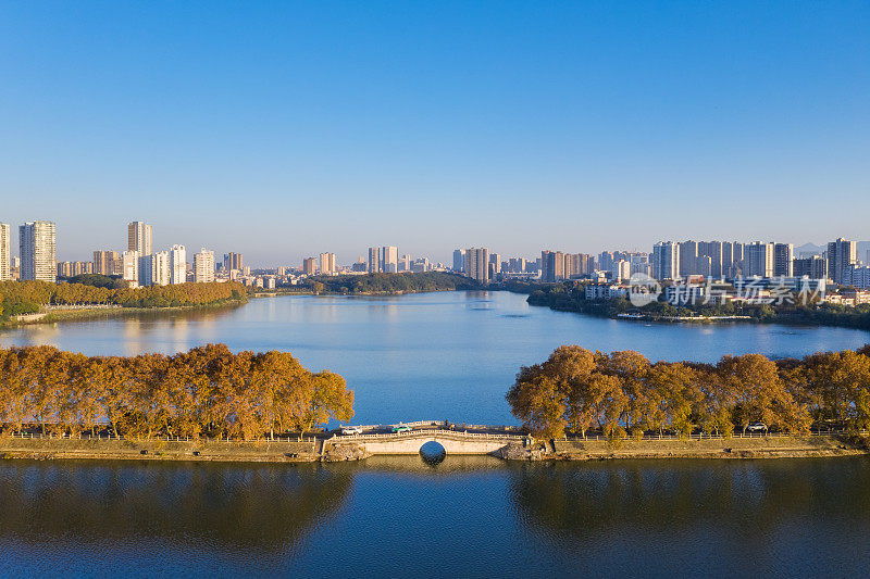 秋天美丽的九江市