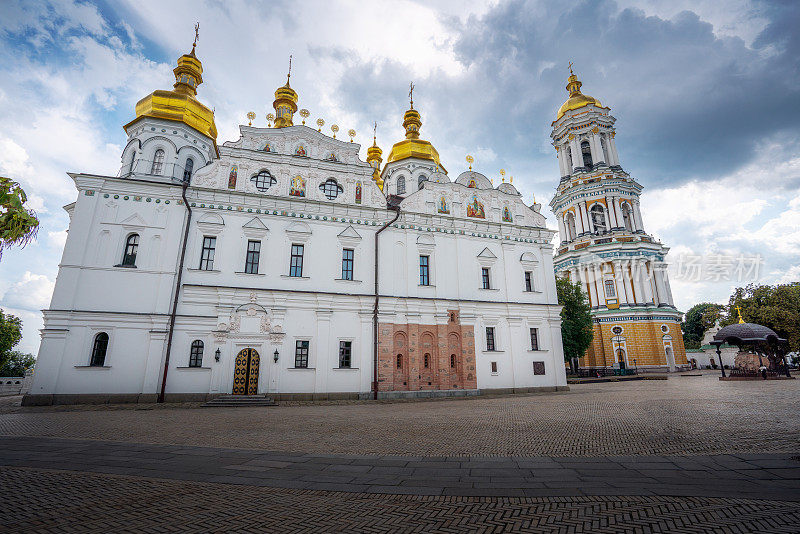 乌克兰基辅，佩切尔斯克拉夫拉修道院建筑群的死亡大教堂和拉夫拉大钟楼