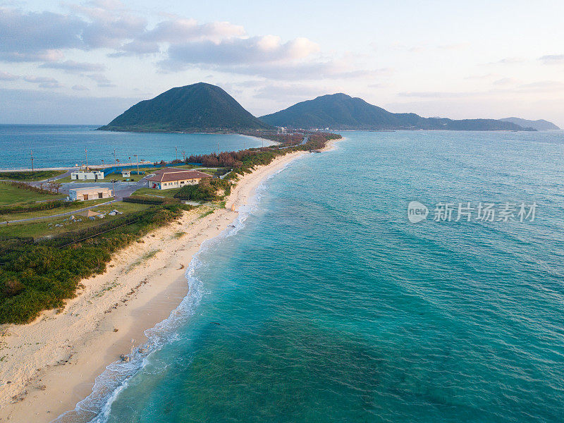 鸟瞰冲绳岛的伊合谷天堂