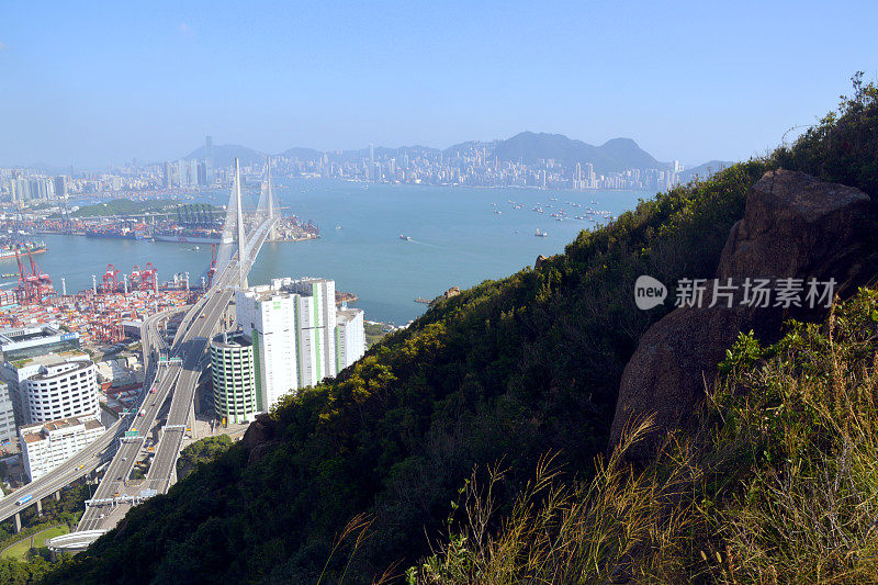 香港港口及昂船洲大桥全景