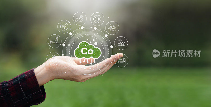 二氧化碳排放概念农民手中的环境标志全球变暖可持续发展和绿色商业从可再生能源清洁和友好的环境没有二氧化碳排放。