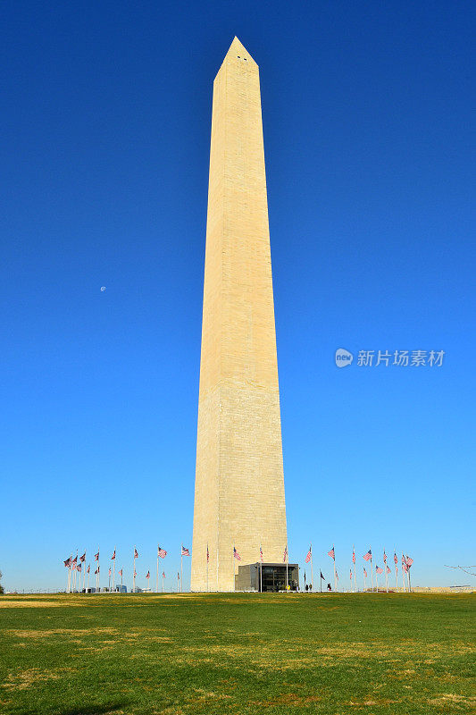 华盛顿纪念碑和月亮