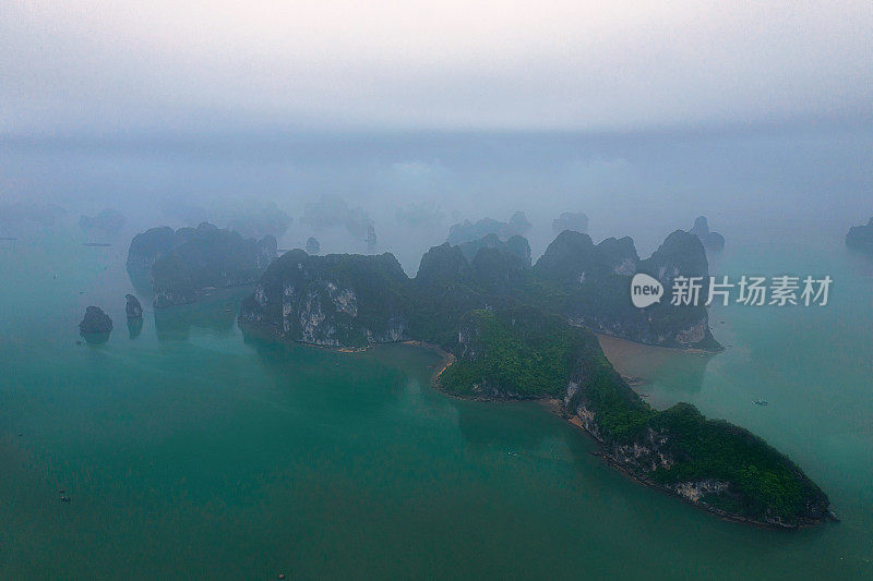 下龙湾的石山