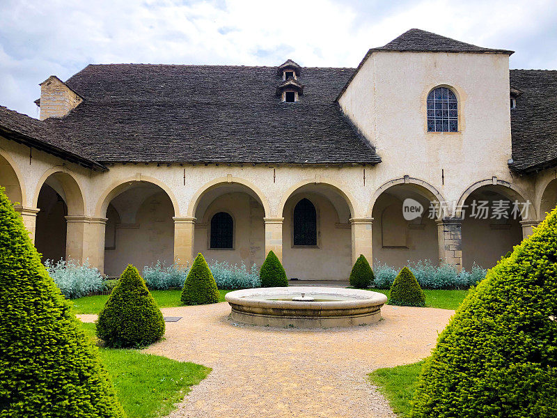 克拉西米亚，法国:中世纪奥古斯丁院修道院