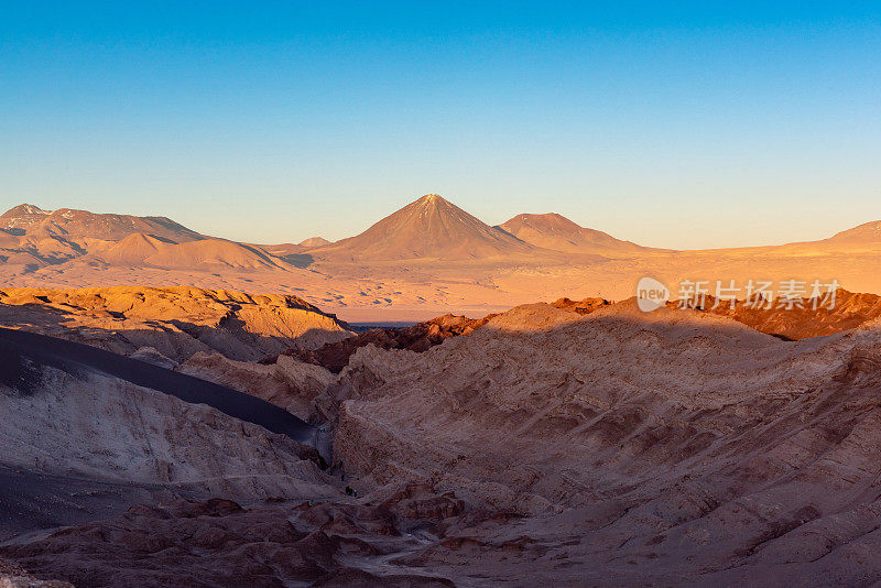 智利阿塔卡马沙漠的月亮谷黄昏(月亮谷)