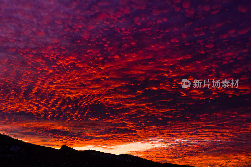 五彩缤纷的晚霞和天空