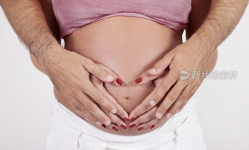 女人怀孕的肚子