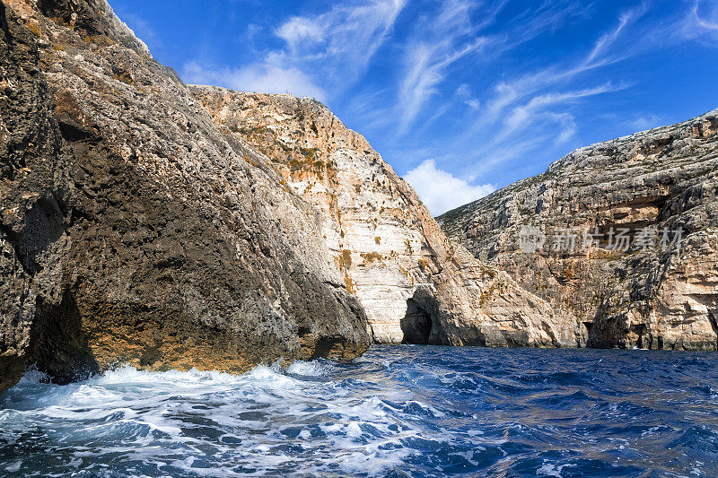 马耳他-地中海旅游目的地，蓝色岩洞地区的悬崖