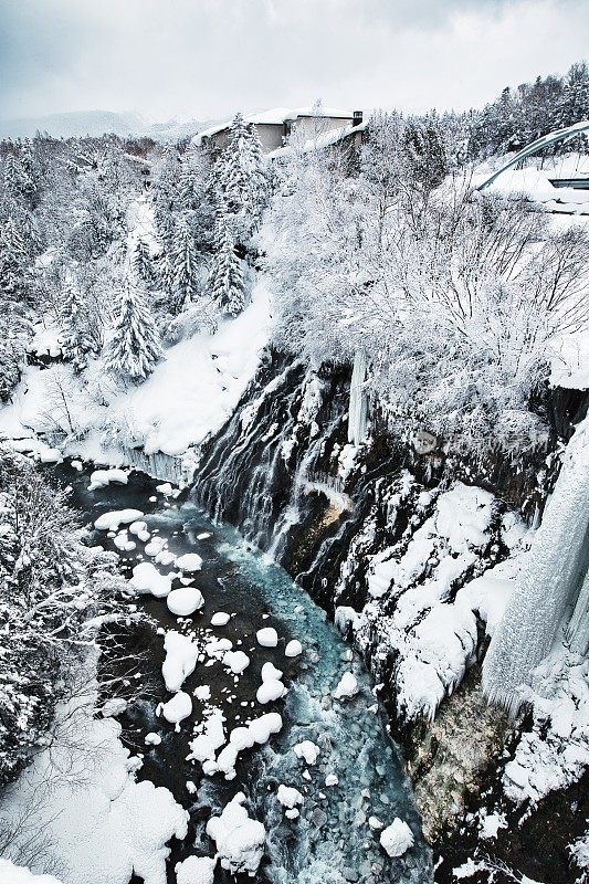 日本北海道，冬城瀑布