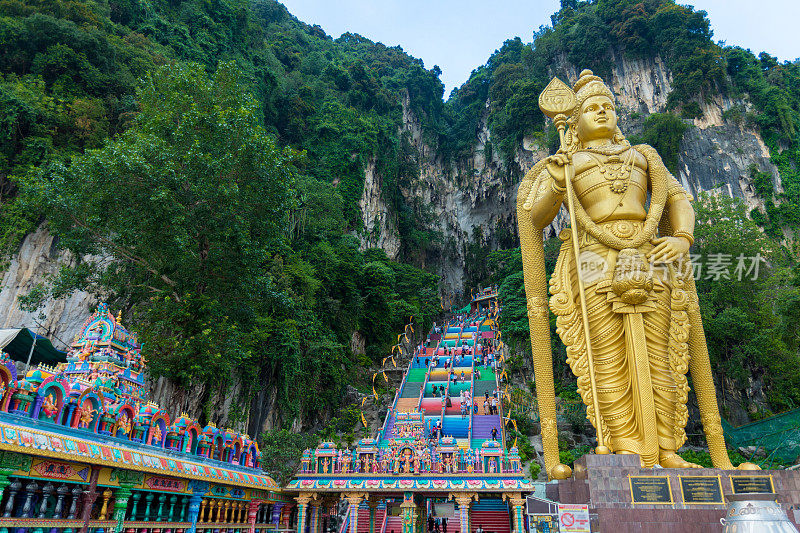 巴图石窟中的Murugan大人雕像。印度教寺庙