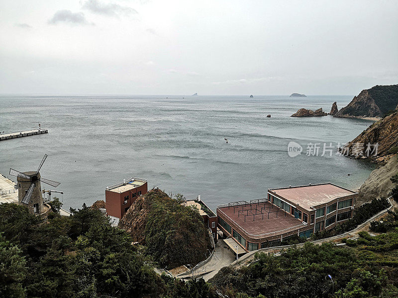 辽宁省大连市滨海路风景优美的海岸线