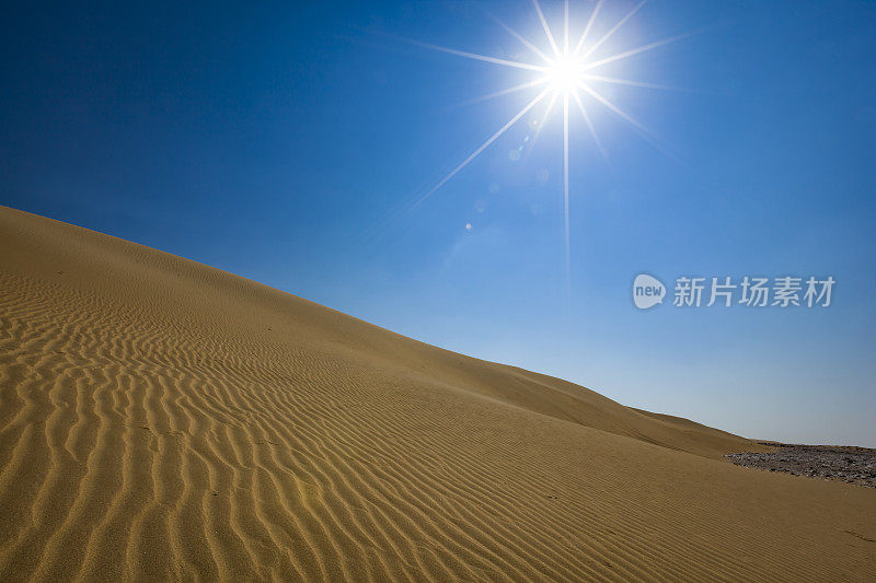 炎热的沙漠的太阳