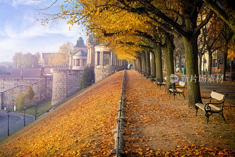 纪念性的哈肯平台在一个阳光明媚的秋天，Szczecin，波兰