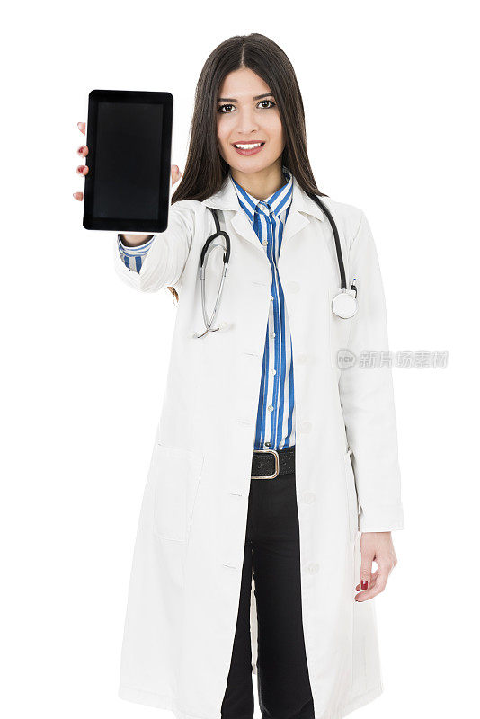 年轻迷人的女医生手持数码平板电脑