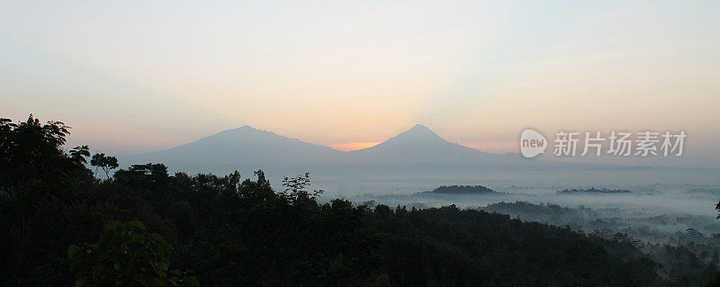 黎明时分的雷图桑默拉皮火山