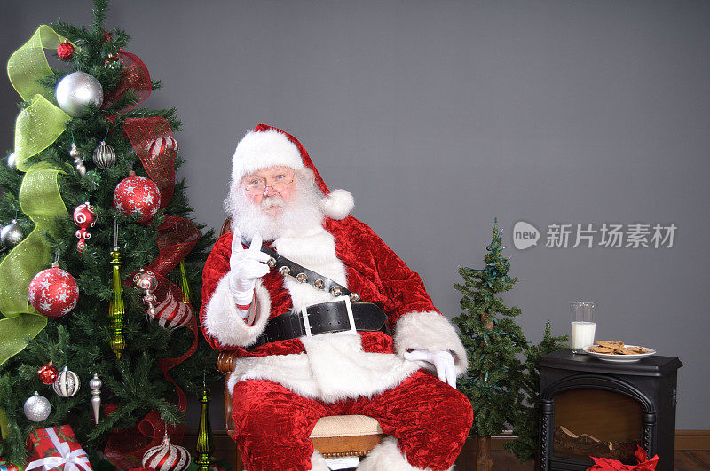 真正的圣诞老人坐着