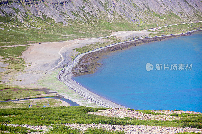 西峡湾的海岸线全景。冰岛。