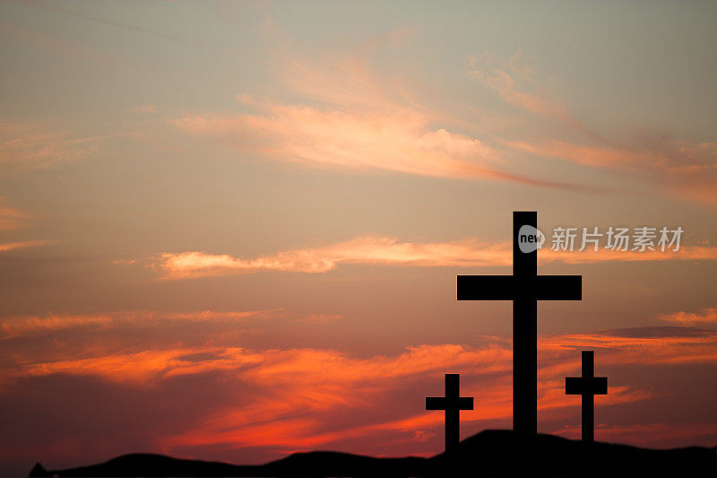 复活节。受难。山上有三个十字架。耶稣受难日。基督教。