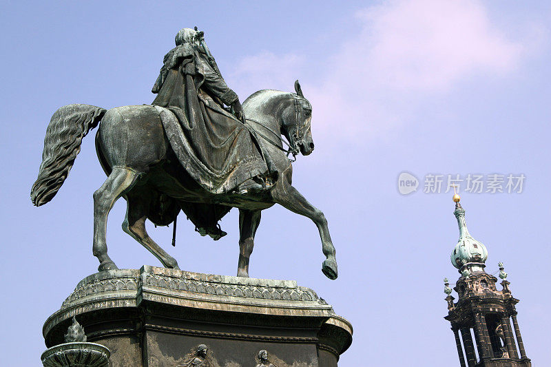 骑马的雕像