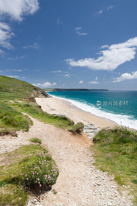 康沃尔南海岸的波斯利文金沙海滩