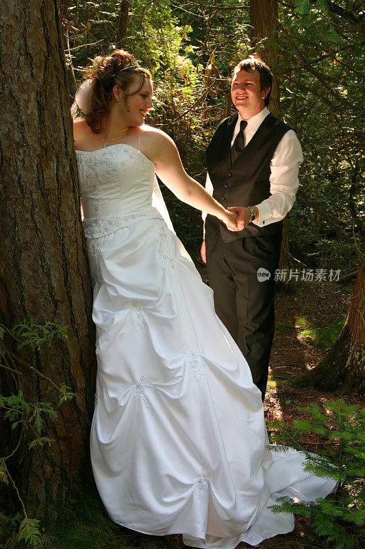 森林里的新郎和新娘