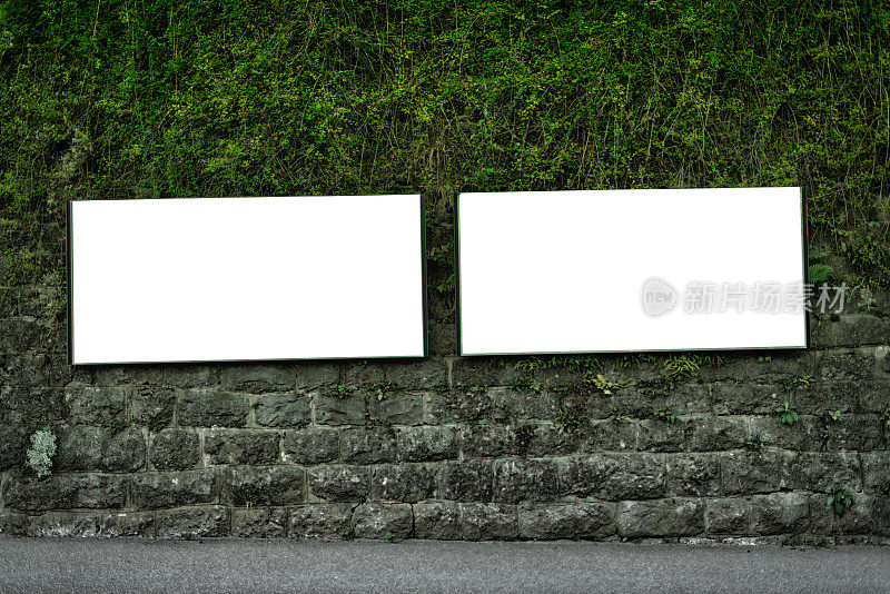 瑞士墙上的两块广告牌