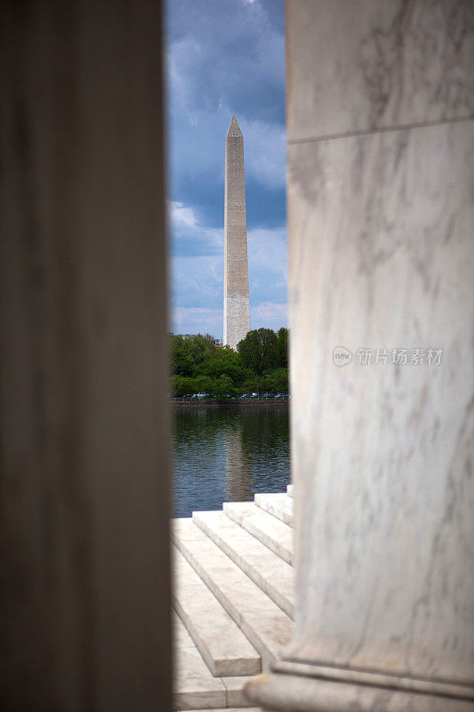 托马斯·杰斐逊纪念堂拍摄的华盛顿纪念碑