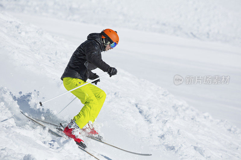 寒假，在困难的地形上滑雪