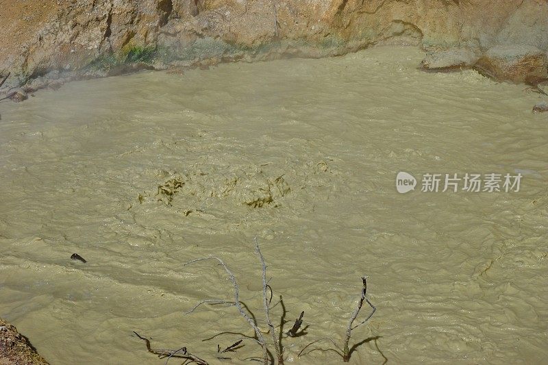 加州天然热水浴缸