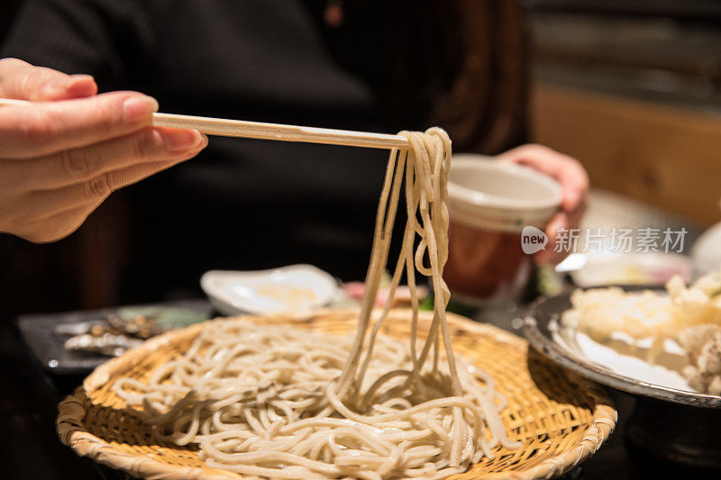 吃荞麦面条