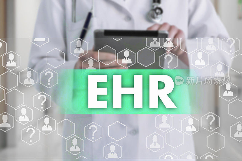 电子健康记录。EHR触摸屏上的医药图标背景模糊医生在医院。创新治疗，服务，数据分析健康。医疗保健概念电子健康记录，EHR