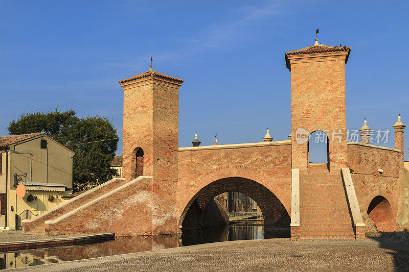 科马基奥，特雷庞蒂建筑群，建于1634年，是城市的象征(意大利艾米利亚-罗马涅)