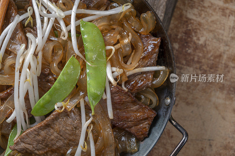 亚洲酱油牛肉面条