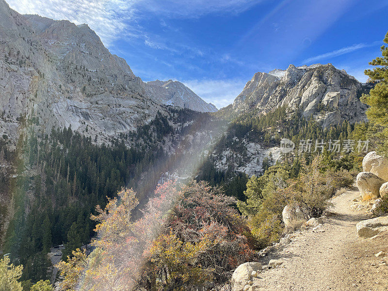 惠特尼山徒步小径和山景