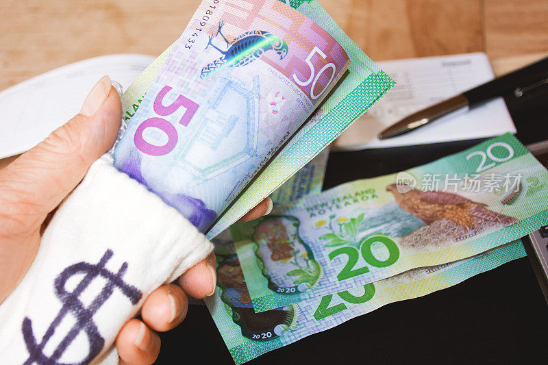 新西兰货币(NZD)银行每日收入概念