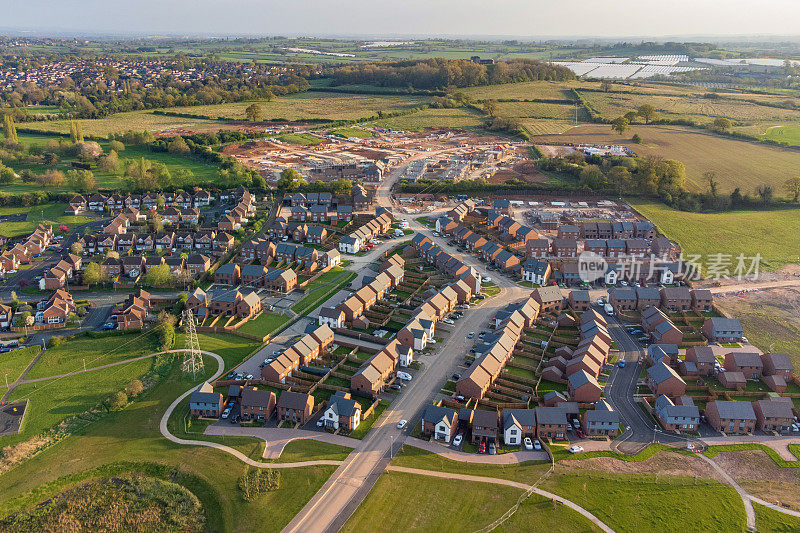 鸟瞰图新建立住房建设工地在英格兰，英国