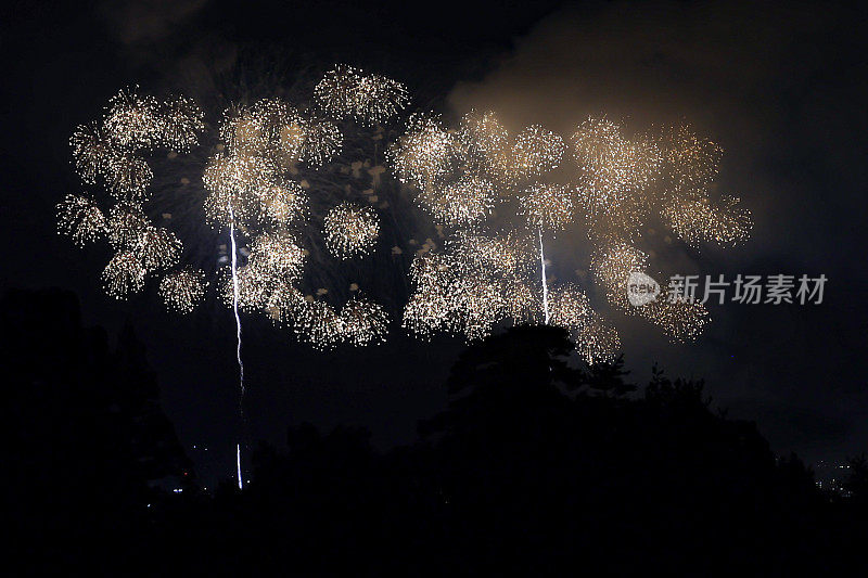 烟花在长冈