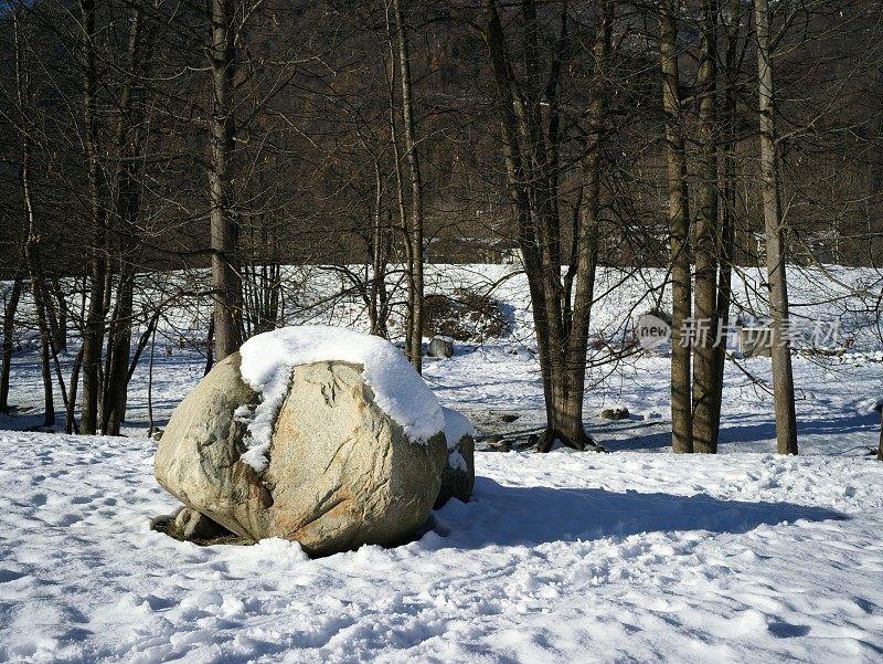 白雪皑皑的瓦尔西亚风景