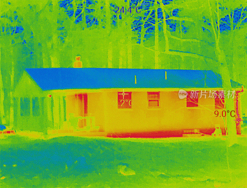 用热感相机拍摄的房屋外观，显示较亮的部分散发出更多的热量。隔热可以帮助我们省钱和保护环境。