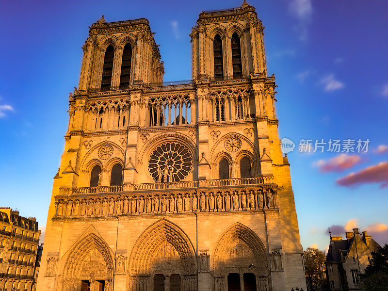 日落时分的巴黎圣母院