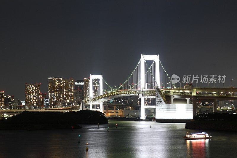 日本东京台场海滨公园和彩虹桥的夜景