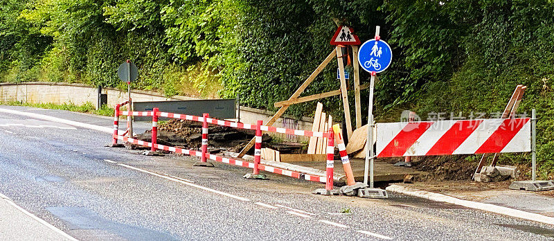 水管漏水导致道路堵塞