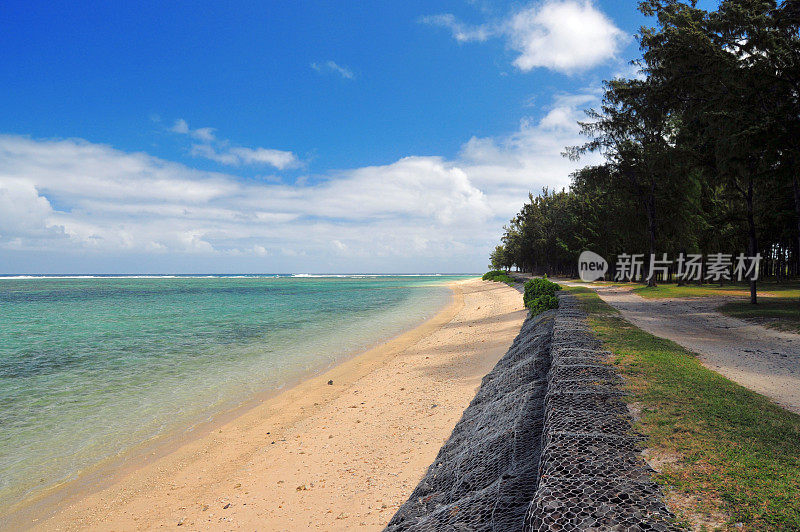 沿着B9公路的圣-法萨姆利克斯海滩和海岸侵蚀防护——格宾墙，萨凡纳，毛里求斯