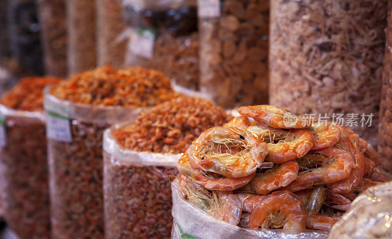 海口市一个食品市场里的虾米