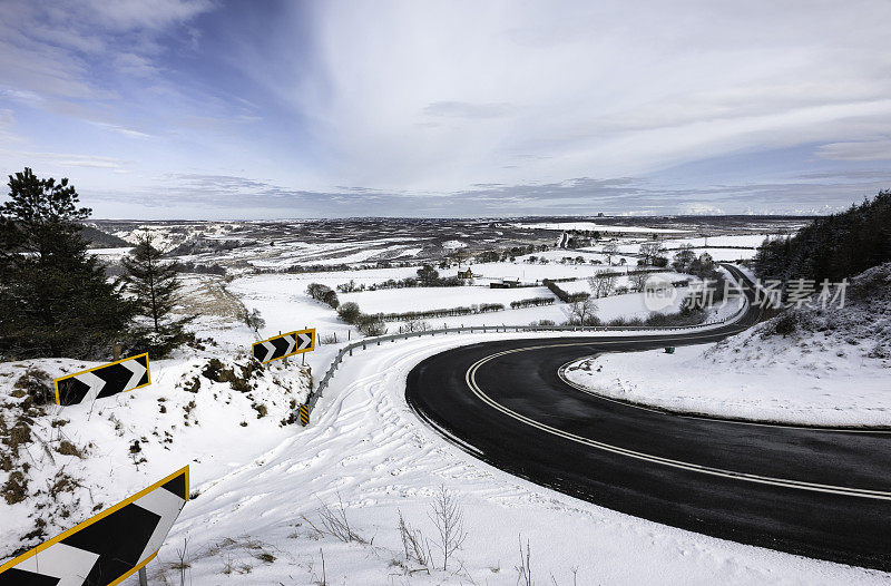 英国约克郡A169高速公路遭遇暴风雪。
