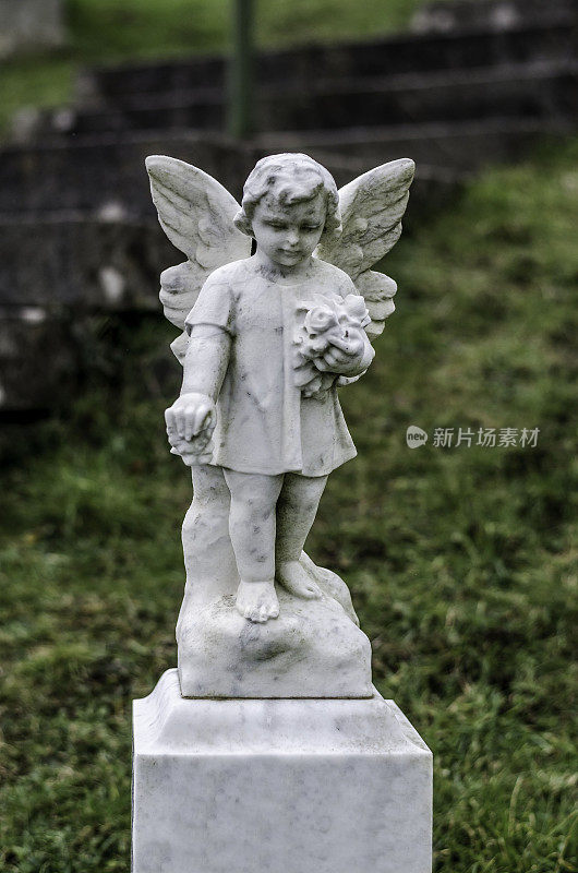 墓地里的石头小天使，彩色图像